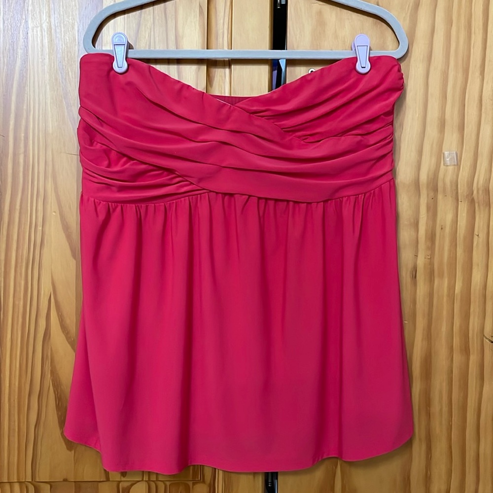 TORRID STRAPLESS PLUS SIZE 3 WOMENS RED TOP SILKY ROUGED BODICE FLOWY SILKY